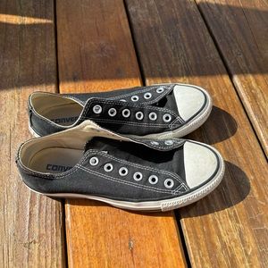 Black low top converse size 7